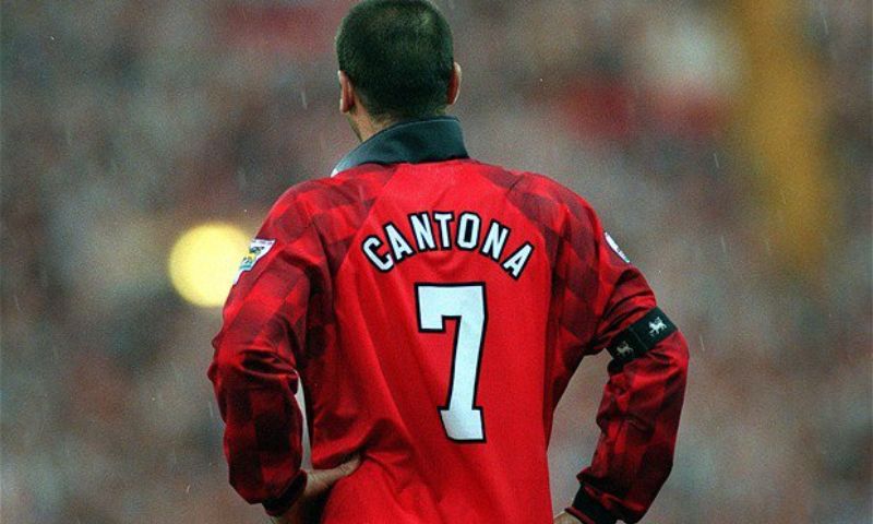 Góc nhìn tổng quan về một tiền vệ nên chơi như thế nào?